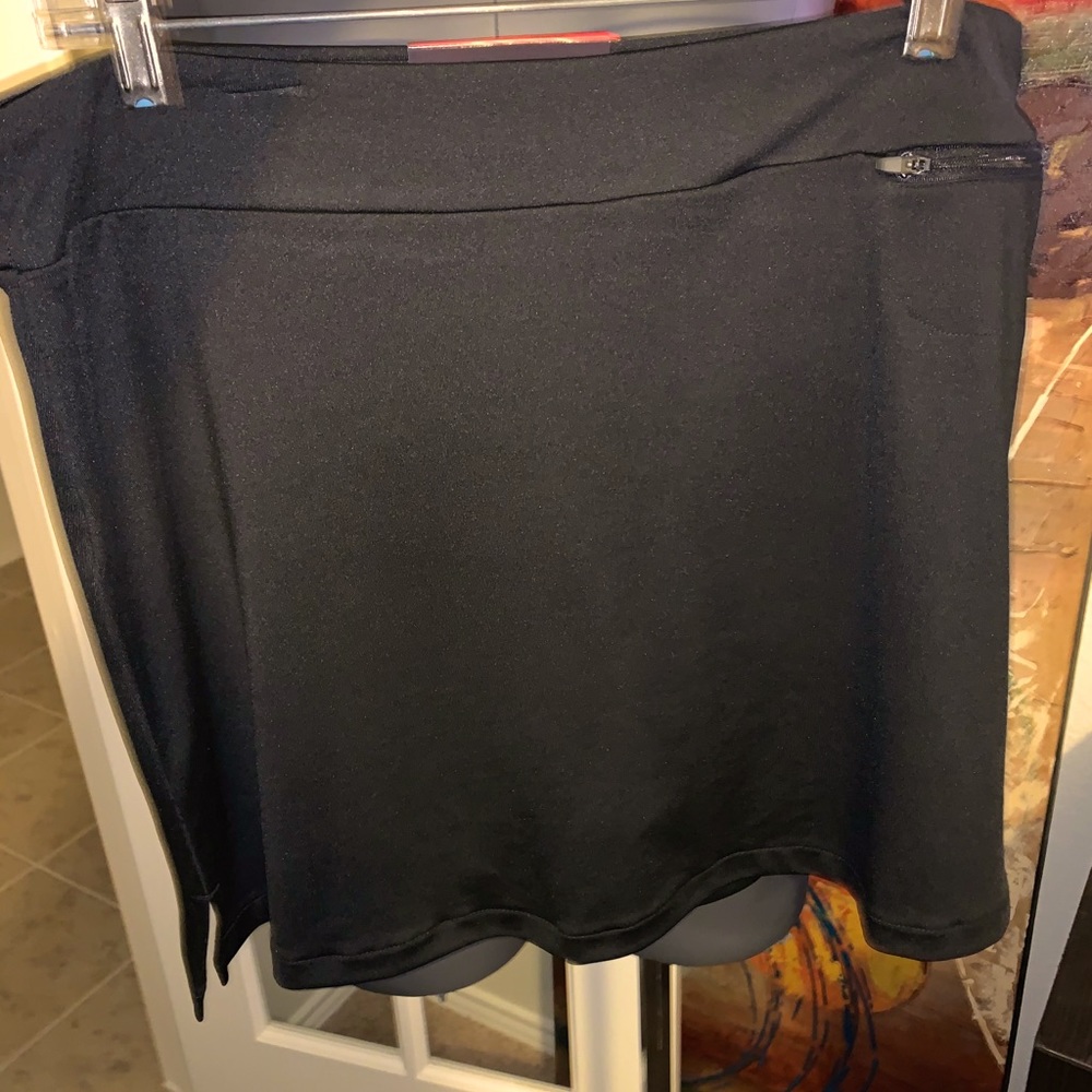 NWT black Athletic Skort L